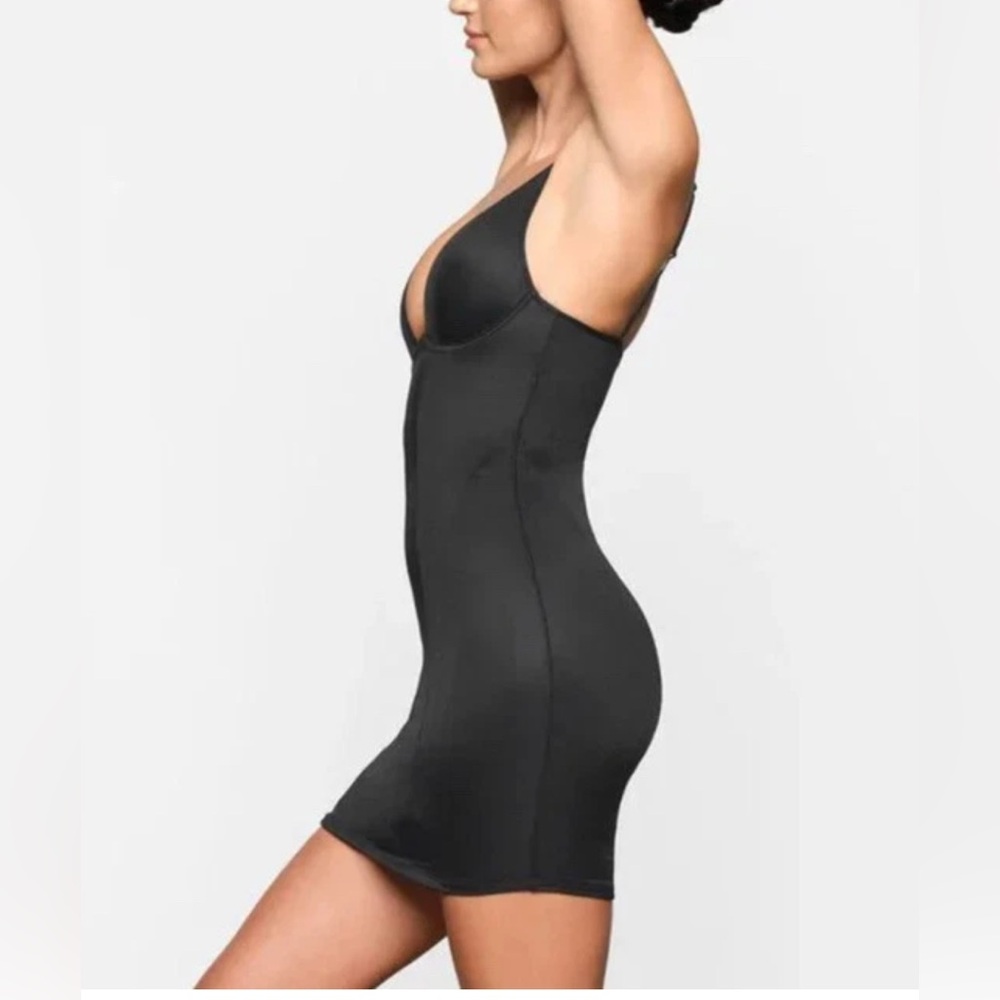 SKIMS Onyx Gilessente Slip Dress NWT - Picture 2 of 6